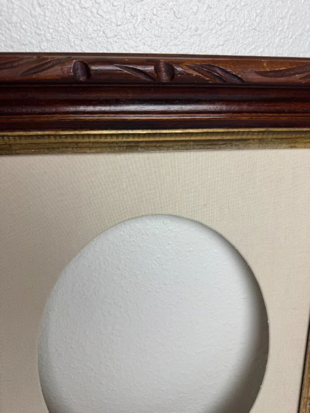 Vintage / Antique  Wooden Carved Frame w/Oval Opening 17 x 21